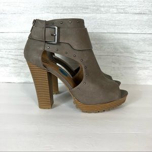 Report Block Heels NWOT